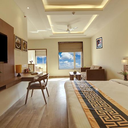 Airport Hotel Claytone New Delhi Exterior photo