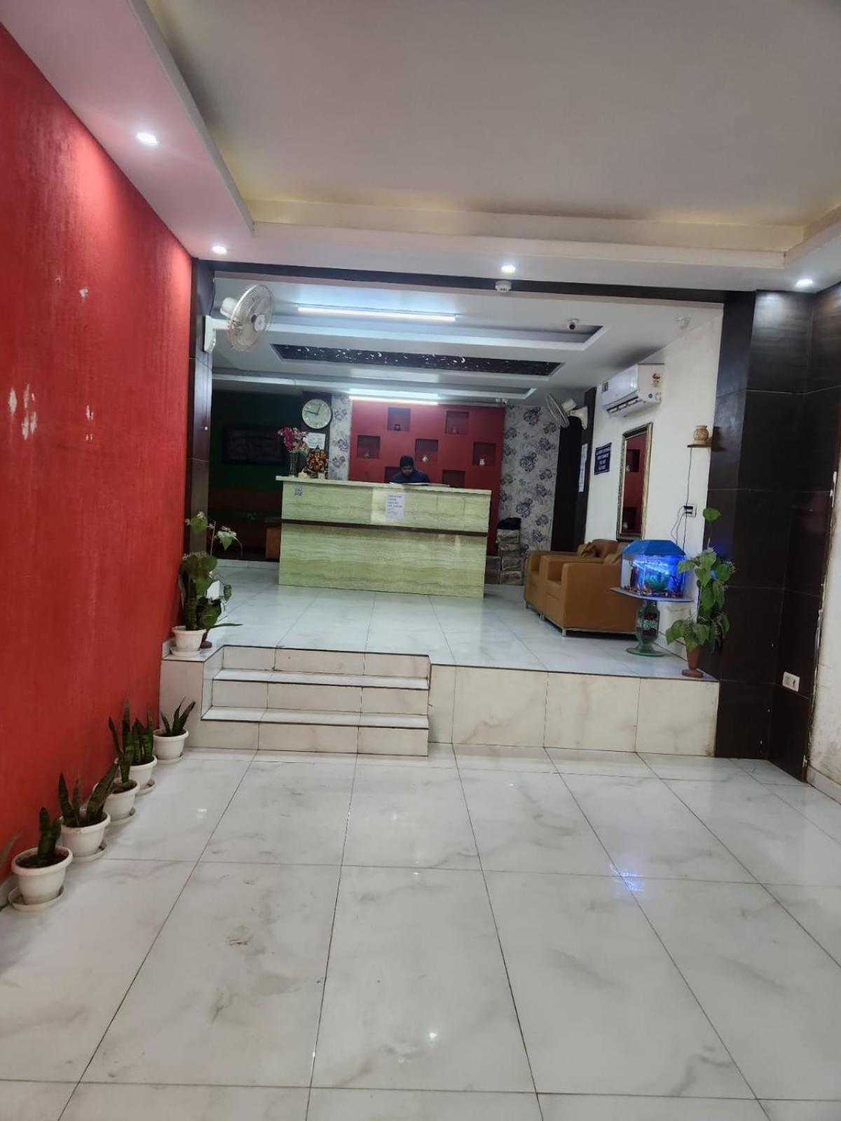 Airport Hotel Claytone New Delhi Exterior photo