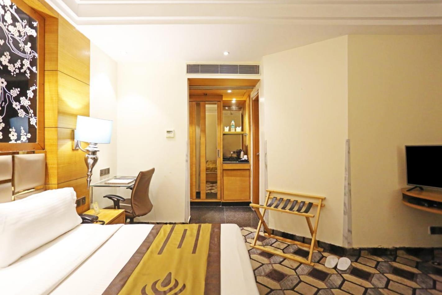 Airport Hotel Claytone New Delhi Exterior photo
