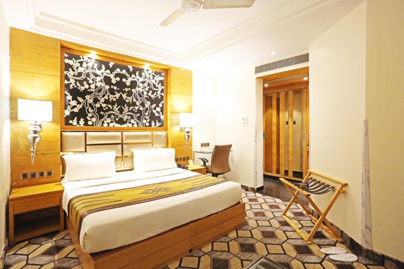 Airport Hotel Claytone New Delhi Exterior photo