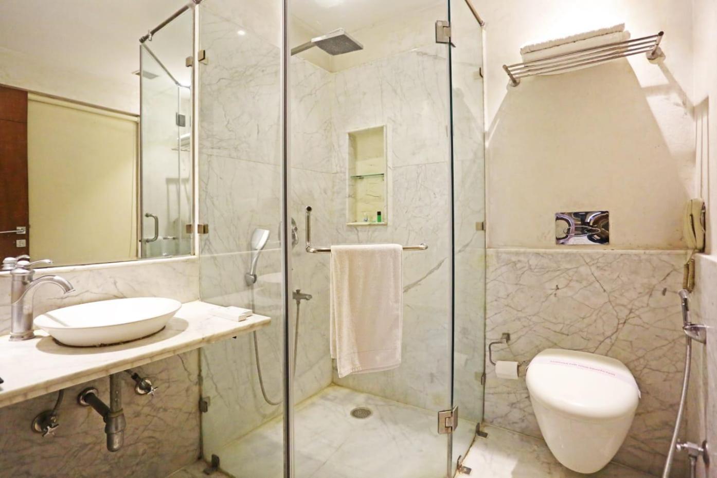Airport Hotel Claytone New Delhi Exterior photo